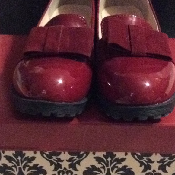 Like-New RED PATENT SHOES - Picture 4 of 4